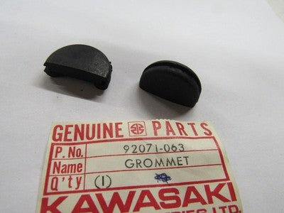 1973-75 KAWASAKI F11 250 RIGHT SIDE ENGINE COVER GROMMET NOS OEM 92071-063