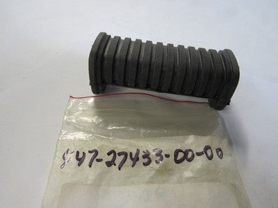 NEW OEM YAMAHA REAR PASSENGER FOOT PEG COVER   447-27433-00-00   XS 400 650 750