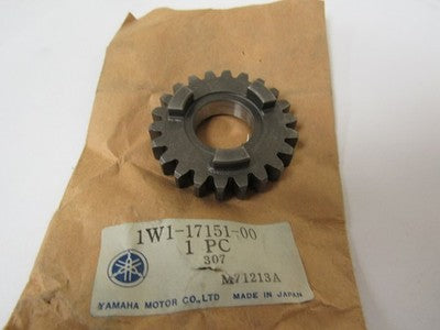 NOS OEM Yamaha 1977-1978 YZ100 YZ125 5th Pinion Gear 1W1-17151-00