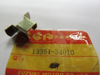 Suzuki Carburetor cover CLIP GT550 1972-1977 13394-34010