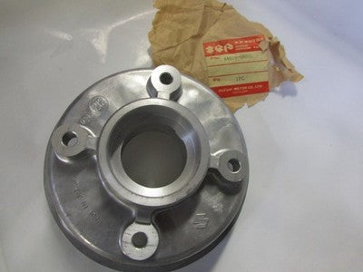 SUZUKI S32-2  NOS  REAR SPROCKET MOUNT  OEM   64610-08001