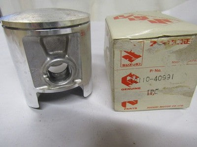 NOS NEW OEM ORIGINAL SUZUKI  STANDARD PISTON 1979 1980 RM250 12110-40991