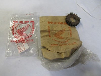 NOS HONDA SECOND MAIN SHAFT GEAR 19T CA95 CB92 23430-205-00