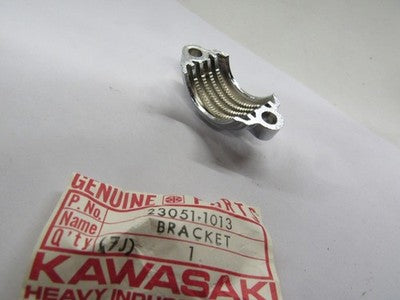 NOS Kawasaki KZ900 KZ1000 Turn Signal Bracket 23051-1013