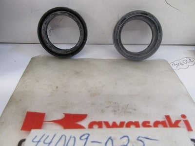 NOS Kawasaki 1996-1998 KX125 KX250 KX500 Fork Outer Tube Oil Seal 92049-1440