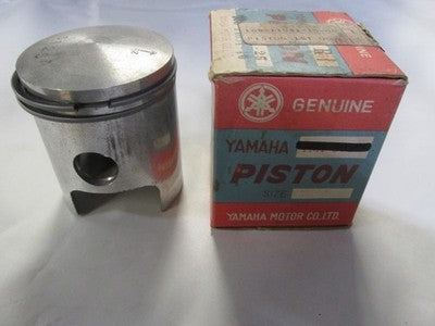NOS YAMAHA ORIGINAL1967 1968 STD PISTON& RING SET  YR1 YR2 168-11631-00 OEM