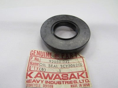 Kawasaki NOS NEW 92050-042 Oil Seal TCY306210 H2 Mach IV 750