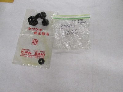 KAWASAKI FOOTREST HOLDER FRONT LEFT HOLDER-STEP,FR,LH Z750 KZ750 NOS 34003-1066
