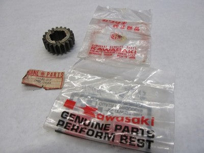 Kawasaki NOS NEW 13130-017 Drive Shaft 2nd Gear H1 KH Mach III KH500