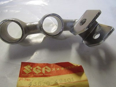 NOS OEM SUZUKI 82-83 GS1100G GS850G LH FRONT FOOTREST BRACKET 43520-49401
