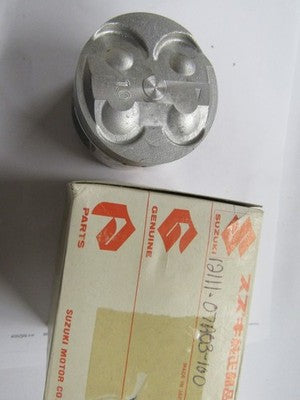 NOS Suzuki Piston  1985 GV700 MADURA  12111-07A03-100  2ND OVER 1.0MM