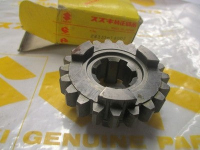 Genuine Suzuki GT250 T350 GT380 Third Driven Gear 24331-18002