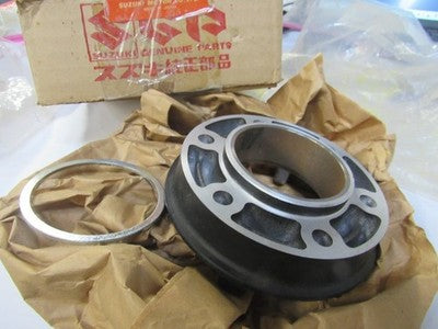 Suzuki 64600-28830 TM100 TM125 Rear Sprocket Carrier Hub OEM 64600-28830 NEW