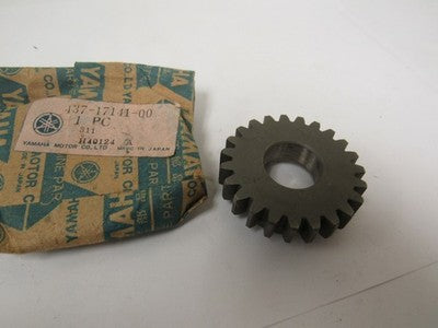 NOS Yamaha DT100 DT125 MX125 DT175 MX175 RT100 4TH Pinion Gear 437-17141-00