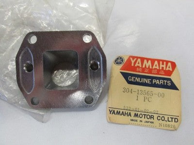 NOS NEW GENUINE YAMAHA 1972 LT2 LT2M 100CC INTAKE JOINT 304-13565-00 NEW OEM