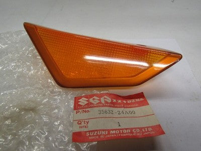 Suzuki GV1400 CAVALCADE NOS TURN SIGNAL LENS   25632-24A00
