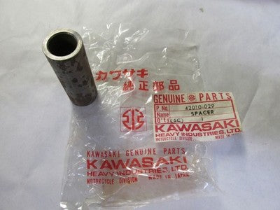 NOS KAWASAKI KE125 REAR HUB BEARING SPACER # 42010-029
