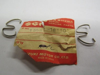 SUZUKI THROTTLE SPRING SEAT OEM 13581-18110    1969 T250