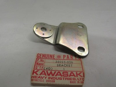 NOS GENUINE Kawasaki NOS NEW 35025-026 Rear Fender Bracket F7 175E Enduro