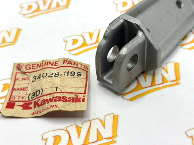NEW 1986-2006 GENUINE KAWASAKI RIGHT HAND FRONT STEP CONCOURS ZG1000A 34028-1199