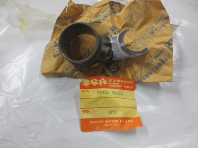 NEW OEM SUZUKI RV125 TC125 #2 SHIFT FORK 25221-28200