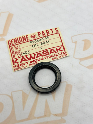 NOS OEM Kawasaki 1974-78 KZ400 Oil Seal 92050-066