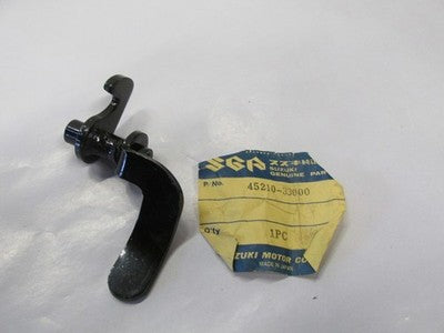 NOS NEW OEM ORIGINAL SUZUKI 1972 GT750 nos seat latch 45210-33000