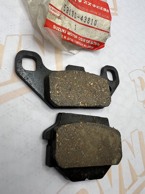 NOS SUZUKI 59100-43810 BRAKE PAD SET