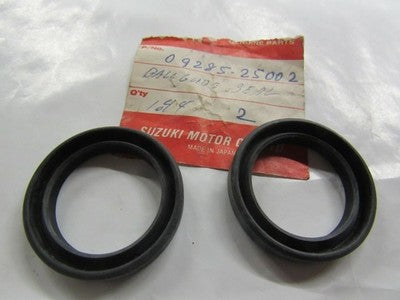 09285-25002 NEW OEM SUZUKI CLUTCH COVER CAM OIL SEAL - 72-77 GT750 GT  sold as 2