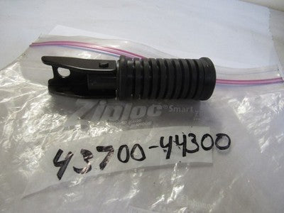 SUZUKI GS300L 82-83 GS450 ET EX EZ 80-82 FOOTREST REAR LEFT 43700-44300 NOS
