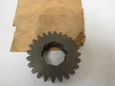 NOS OEM Yamaha Kick Start Gear (26T) 1970-1976 AT1 DT100 HT1 RD200 251-15651-01