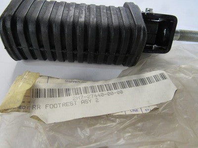 NOS Yamaha OEM Right Rear Footrest Assembly 78-79 XS1100 79 XS750 2H7-27440-00