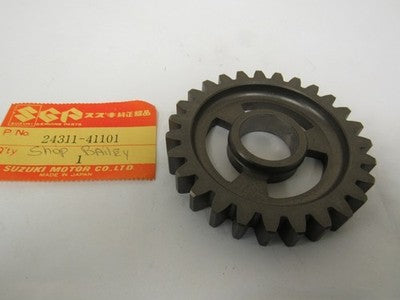 SUZUKI RM250  1976-80  TRANSMISSION 1ST DRIVEN GEAR OEM NOS 24311-41101