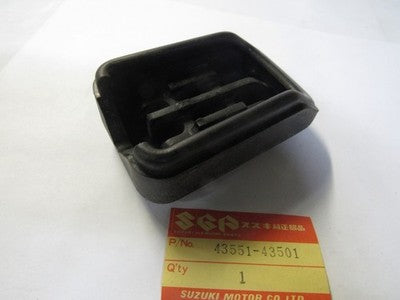 NOS SUZUKI RUBBER, FRONT FOOTREST 43551-43501 NEW OEM GV700 GV1200 MADURA