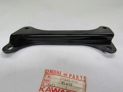NOS New OEM Kawasaki LH Engine Fitting Plate KZ750 1977 1978 1979 1980 32030-070