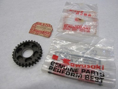 Kawasaki NOS NEW 13131-029 Output 2nd Gear F6 F7 KD KE KD175 KE175