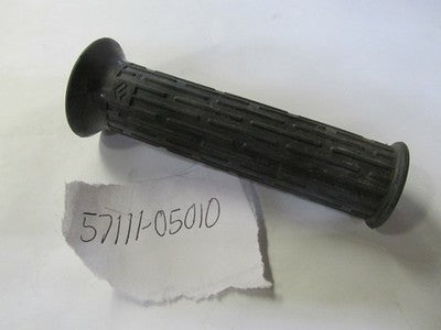 Suzuk AS50  1969 nos left handlebar  grip   57111-05010