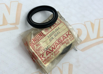 NEW GENUINE KAWASAKI 92050-064 OIL SEAL,L.H CRANKSHAFT