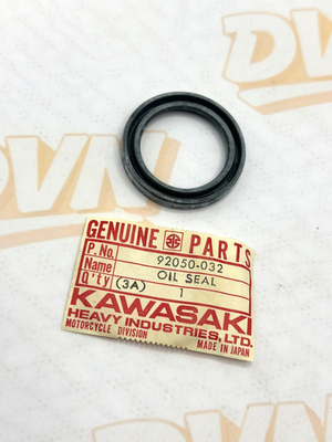 Kawasaki NOS NEW 92050-032 Oil Seal SC32435.5 G4 KV G4TR KV100