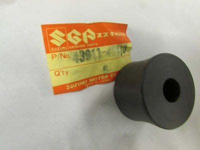 NOS GENUINE Suzuki chain control rubber  PE250 PE400 RM400 RM250     43911-40400