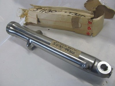 SUZUKI 1982 GS450L GS450T     NOS FRONT SHOCK LOWER RIGHT  FORK CASE OUTER  LEG