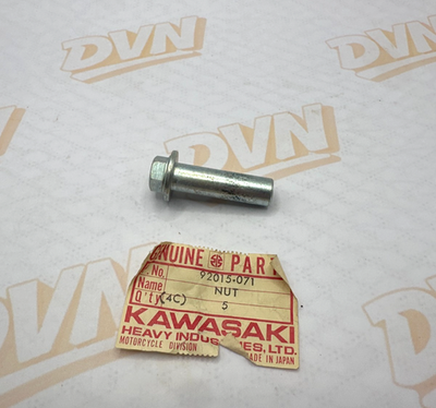 92015-071 Kawasaki KZ400 cylinder head nut