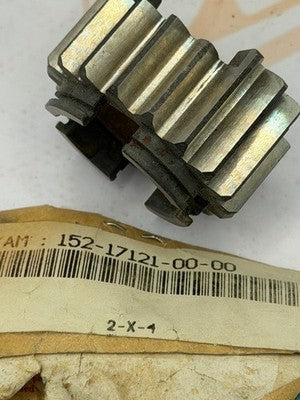 NOS YAMAHA 1962 YDS2 2ND PINION GEAR 18T 152-17121-00-00
