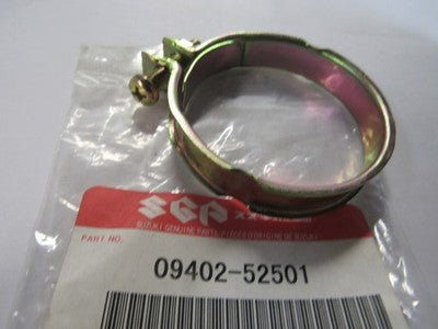 NOS Suzuki GV1400  INTRUDER 1400 800 INTAKE PIPE CLAMP 09402-52501