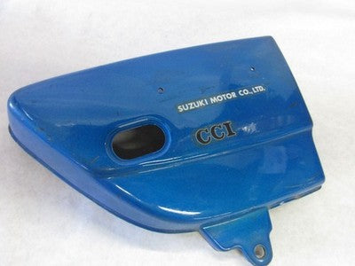 NOS SUZUKI 1974 GT380 RIGHT   FRAME COVER PART# 47211-34100 BLUE