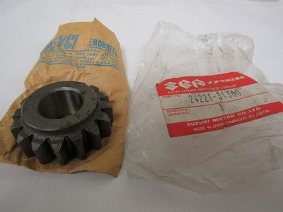 SUZUKI GS750ES 1983  GS700 1985  NOS  OEM 2ND DRIVE GEAR 24221-31300