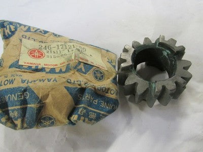 NOS Yamaha 2nd Pinion Gear 1970-1971 TD2 1967 YDS5 YM2 246-17121-00