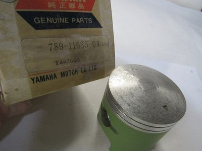 NOS YAMAHA OEM PISTON .25MM OVER - 789-11635-04