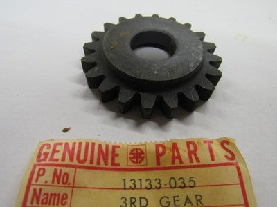 Kawasaki NOS NEW 13133-035 Output Shaft 3rd Gear KD KE KS KD125 KE125 KS125