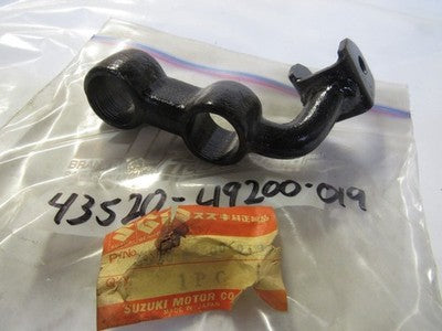 NOS OEM SUZUKI 80-81 GS1100-LT GS750L LH FRONT FOOTREST BRACKET 43520-49200-019